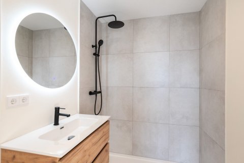 Apartamento de 3 dormitorios en venta en Barcelona, Cataluña, Spain № 1387 - foto 15