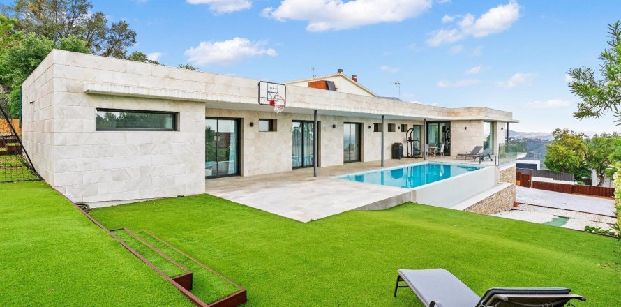 Сasa de 4 dormitorios en venta en Platja D'aro, Gerona, Cataluña, Spain № 1385