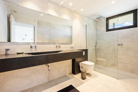 Сasa de 4 dormitorios en venta en Platja D'aro, Gerona, Cataluña, Spain № 1385 - foto 19