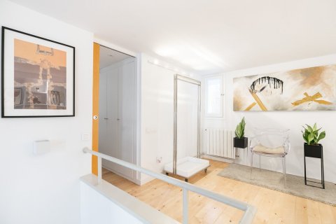 Apartamento de 2 dormitorios en venta en Barcelona, Cataluña, Spain № 1388 - foto 18