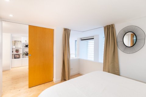 Apartamento de 2 dormitorios en venta en Barcelona, Cataluña, Spain № 1388 - foto 22