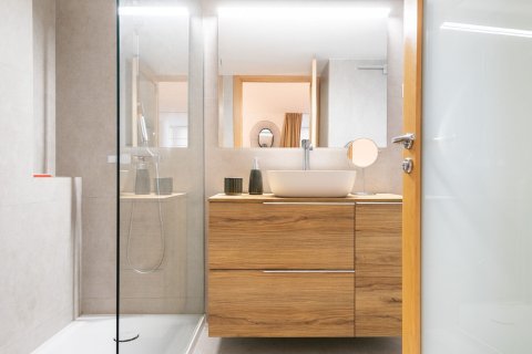 Apartamento de 2 dormitorios en venta en Barcelona, Cataluña, Spain № 1388 - foto 25