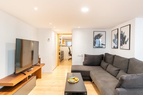 Apartamento de 2 dormitorios en venta en Barcelona, Cataluña, Spain № 1388 - foto 7