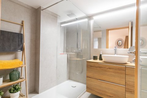 Apartamento de 2 dormitorios en venta en Barcelona, Cataluña, Spain № 1388 - foto 24