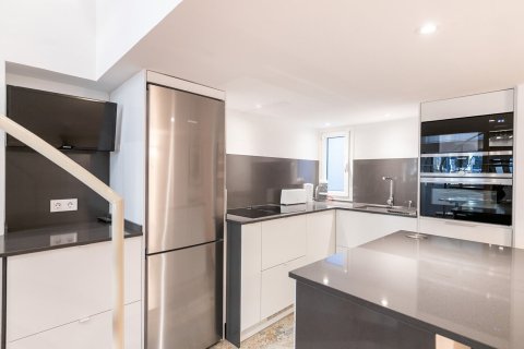 Apartamento de 2 dormitorios en venta en Barcelona, Cataluña, Spain № 1388 - foto 15