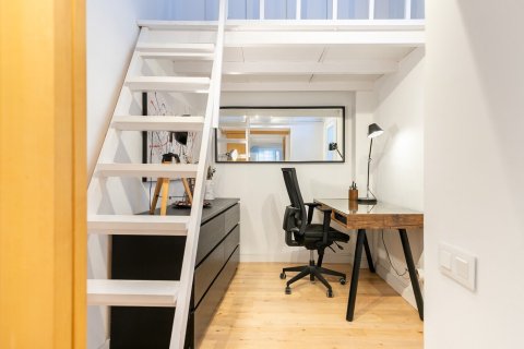 Apartamento de 2 dormitorios en venta en Barcelona, Cataluña, Spain № 1388 - foto 27