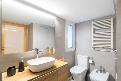 Apartamento de 2 dormitorios en venta en Barcelona, Cataluña, Spain № 1388 - foto 26