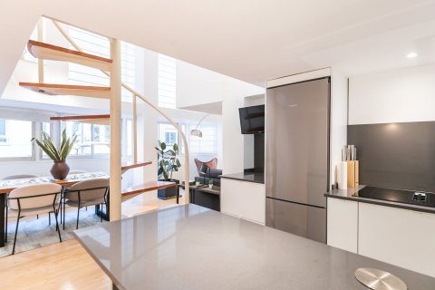 Apartamento de 2 dormitorios en venta en Barcelona, Cataluña, Spain № 1388 - foto 13