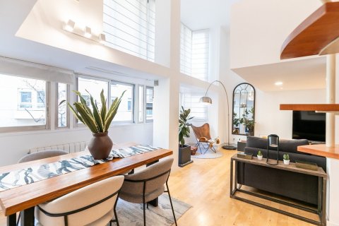 Apartamento de 2 dormitorios en venta en Barcelona, Cataluña, Spain № 1388