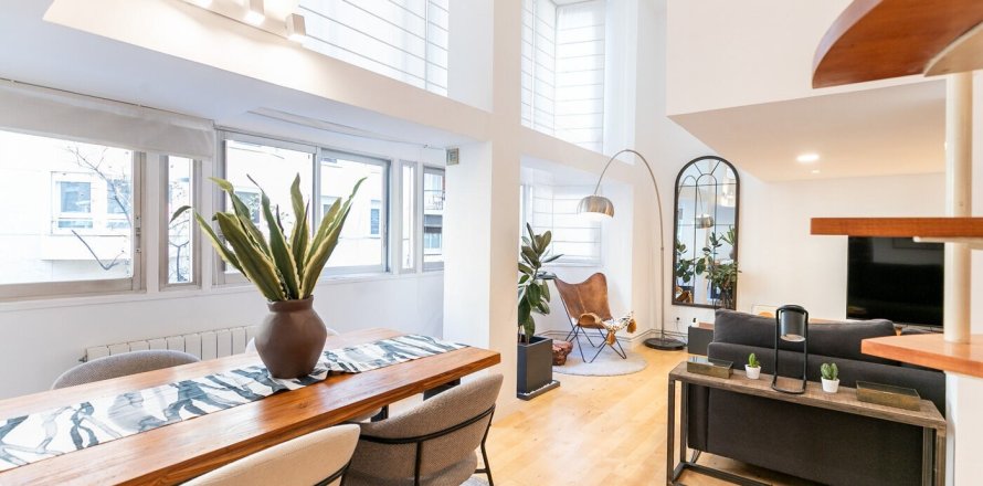 Apartamento de 2 dormitorios en venta en Barcelona, Cataluña, Spain № 1388