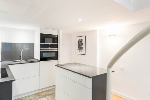Apartamento de 2 dormitorios en venta en Barcelona, Cataluña, Spain № 1388 - foto 16
