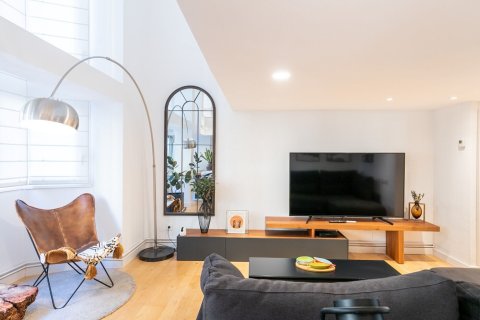 Apartamento de 2 dormitorios en venta en Barcelona, Cataluña, Spain № 1388 - foto 4