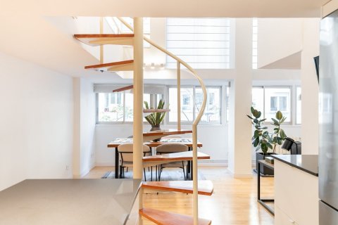 Apartamento de 2 dormitorios en venta en Barcelona, Cataluña, Spain № 1388 - foto 14