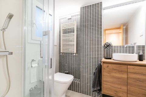 Apartamento de 2 dormitorios en venta en Barcelona, Cataluña, Spain № 1388 - foto 29