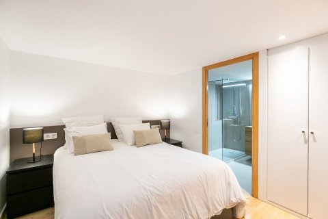 Apartamento de 2 dormitorios en venta en Barcelona, Cataluña, Spain № 1388 - foto 20