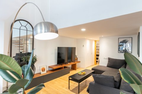Apartamento de 2 dormitorios en venta en Barcelona, Cataluña, Spain № 1388 - foto 5