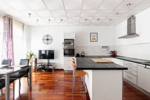 Apartamento de 3 dormitorios en venta en Barcelona, Cataluña, Spain № 1386 - foto 3