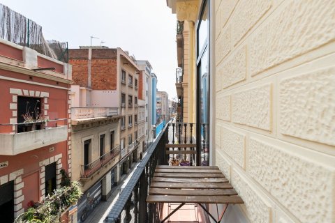 Apartamento de 3 dormitorios en venta en Barcelona, Cataluña, Spain № 1386 - foto 30
