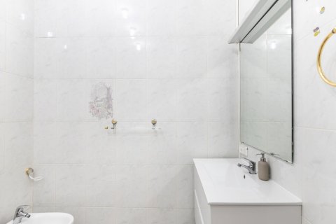 Apartamento de 3 dormitorios en venta en Barcelona, Cataluña, Spain № 1386 - foto 19