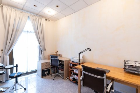 Apartamento de 3 dormitorios en venta en Barcelona, Cataluña, Spain № 1386 - foto 25