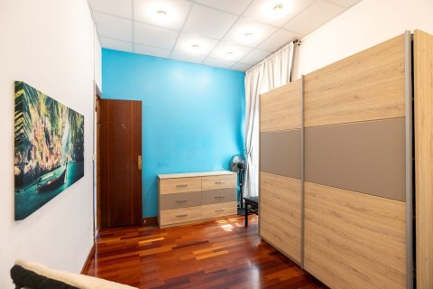 Apartamento de 3 dormitorios en venta en Barcelona, Cataluña, Spain № 1386 - foto 13