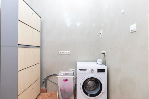 Apartamento de 3 dormitorios en venta en Barcelona, Cataluña, Spain № 1386 - foto 28