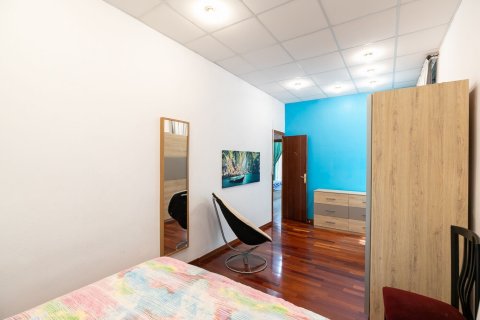 Apartamento de 3 dormitorios en venta en Barcelona, Cataluña, Spain № 1386 - foto 15