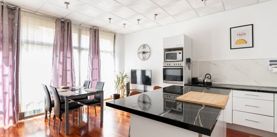 Apartamento de 3 dormitorios en venta en Barcelona, Cataluña, Spain № 1386