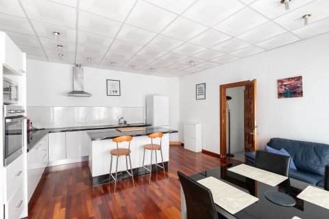 Apartamento de 3 dormitorios en venta en Barcelona, Cataluña, Spain № 1386 - foto 6