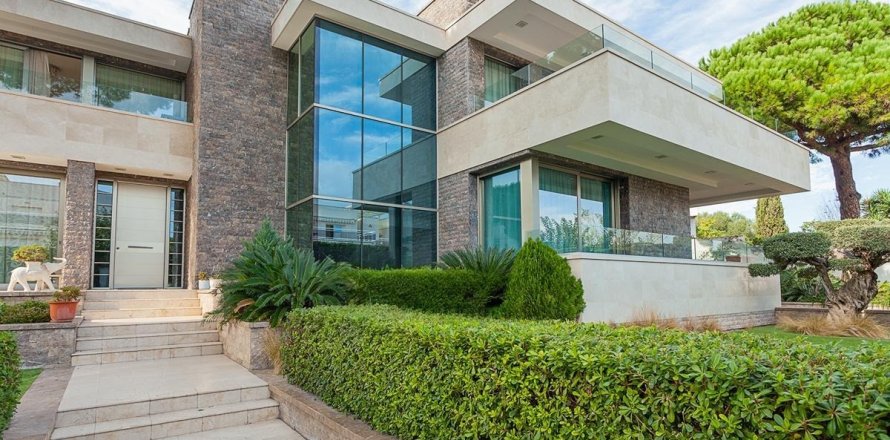 Сasa de 4 dormitorios en venta en Platja D'aro, Gerona, Cataluña, Spain № 1384
