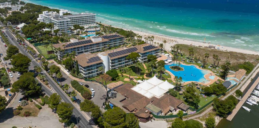 Propiedad comercial de 4992 m² en venta en Sitges, Barcelona, Cataluña, Spain № 1455