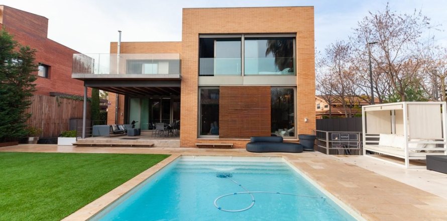 Сasa de 5 dormitorios en venta en Sant Cugat del Vallès, Barcelona, Cataluña, Spain № 1456