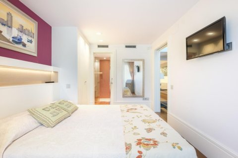 Сasa de 6 dormitorios en venta en Sant Cugat del Vallès, Barcelona, Cataluña, Spain № 1454 - foto 15
