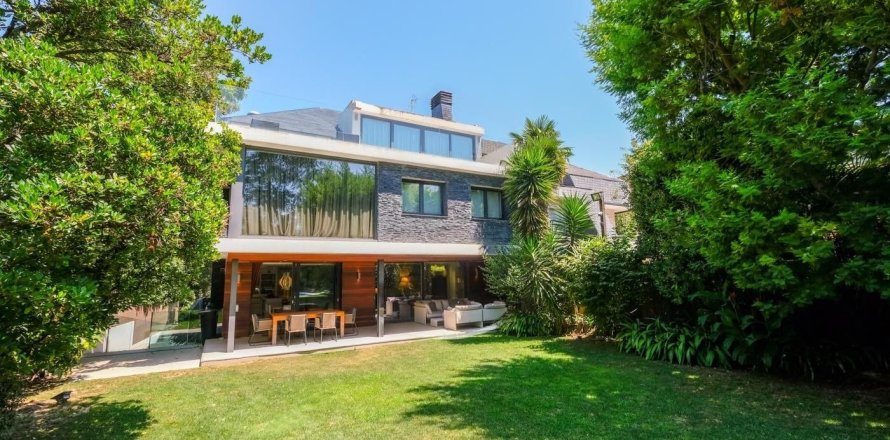 Сasa de 6 dormitorios en venta en Sant Cugat del Vallès, Barcelona, Cataluña, Spain № 1454