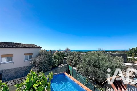Apartamento de 4 dormitorios en venta en Vilanova i la Geltrú, Barcelona, Cataluña, Spain № 7400