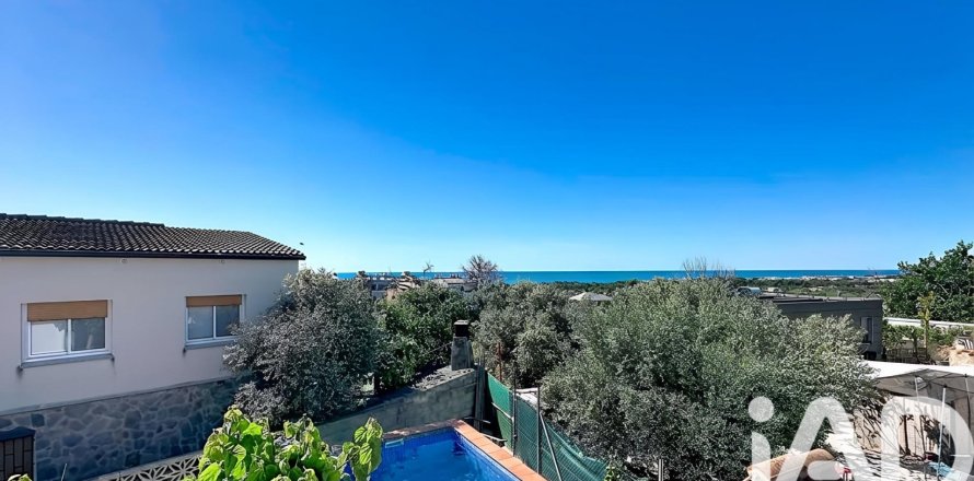 Apartamento de 4 dormitorios en venta en Vilanova i la Geltrú, Barcelona, Cataluña, Spain № 7400