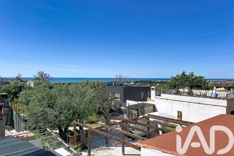 Apartamento de 4 dormitorios en venta en Vilanova i la Geltrú, Barcelona, Cataluña, Spain № 7400 - foto 24
