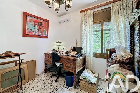 Apartamento de 4 dormitorios en venta en Vilanova i la Geltrú, Barcelona, Cataluña, Spain № 7400 - foto 16
