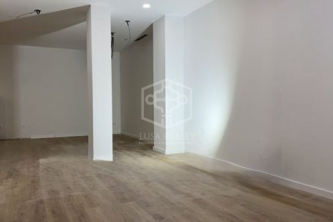 Apartamento de 3 dormitorios en venta en Girona, Gerona, Cataluña, Spain № 3101 - foto 5
