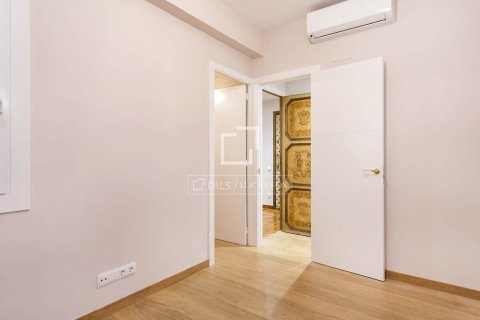 4 bedrooms apartment for sale in Barcelona, Catalonia, Spain № 7135 - photo 5