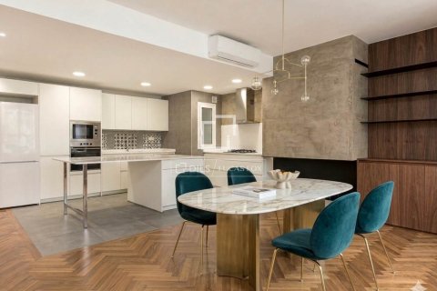 Apartamento de 4 dormitorios en venta en Barcelona, Cataluña, Spain № 7135