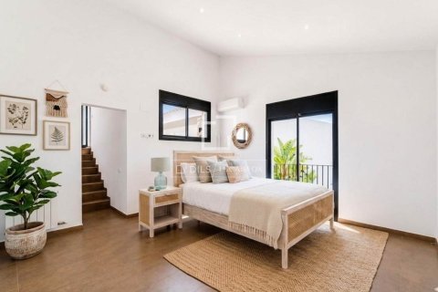 4 bedrooms villa for sale in Sitges, Barcelona, Catalonia, Spain № 7133 - photo 9