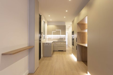 Купить квартиру в Барселона, Испания с 2 спальни, 84м², № 7137 - фото 27