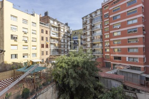 Купить квартиру в Барселона, Испания с 2 спальни, 84м², № 7137 - фото 2