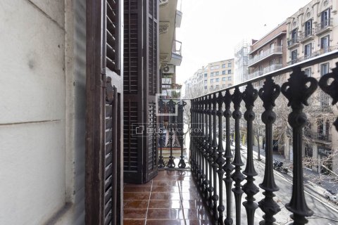 Купить квартиру в Барселона, Испания с 2 спальни, 84м², № 7137 - фото 3