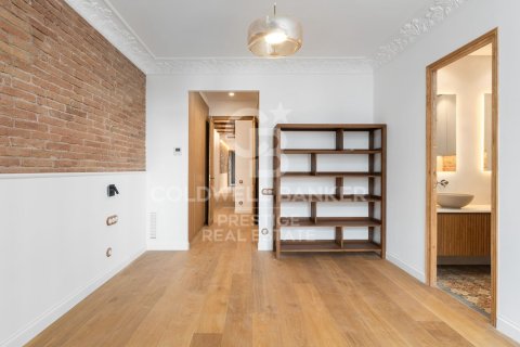 Apartamento de 3 dormitorios en venta en Barcelona, Cataluña, Spain № 5433 - foto 18