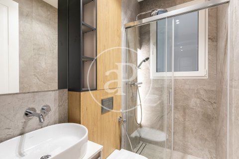 Apartamento de 3 dormitorios en venta en Eixample, Barcelona, Cataluña, Spain № 2441 - foto 24