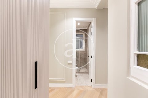 Apartamento de 3 dormitorios en venta en Eixample, Barcelona, Cataluña, Spain № 2441 - foto 30