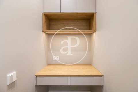 Apartamento de 3 dormitorios en venta en Eixample, Barcelona, Cataluña, Spain № 2441 - foto 29