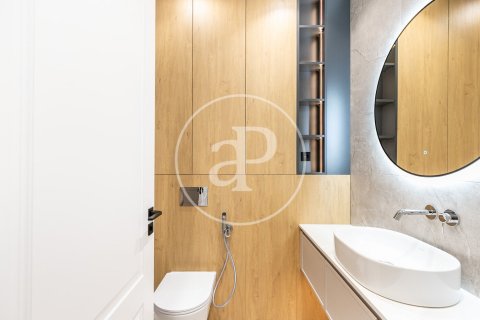Apartamento de 3 dormitorios en venta en Eixample, Barcelona, Cataluña, Spain № 2441 - foto 19